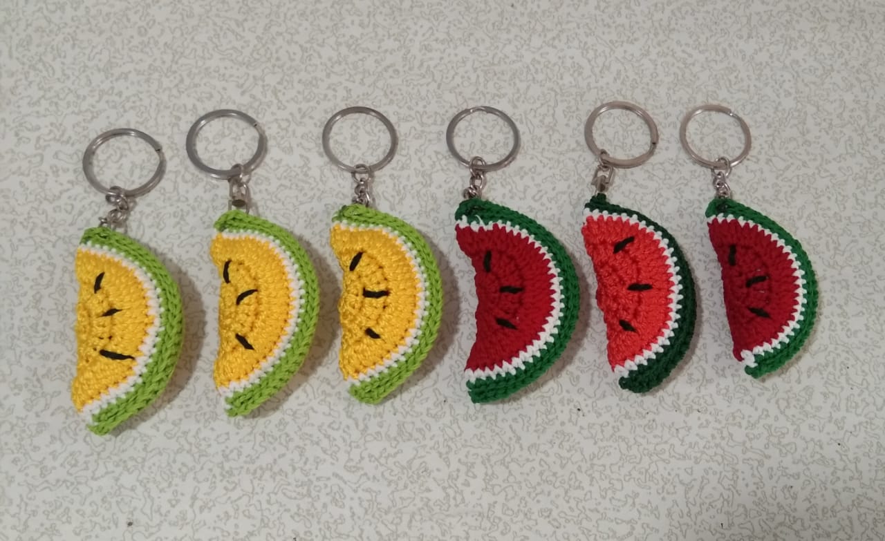 gantungan-kunci-semangka-rajut