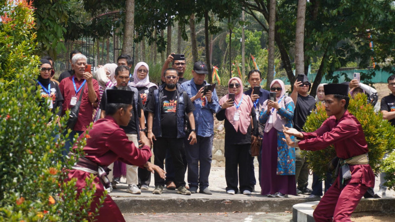 Sambut Tamu Malaysia, Desa Koto Mesjid Sajikan Wisata Edukasi Patin dan Tradisi Makan Bajambau